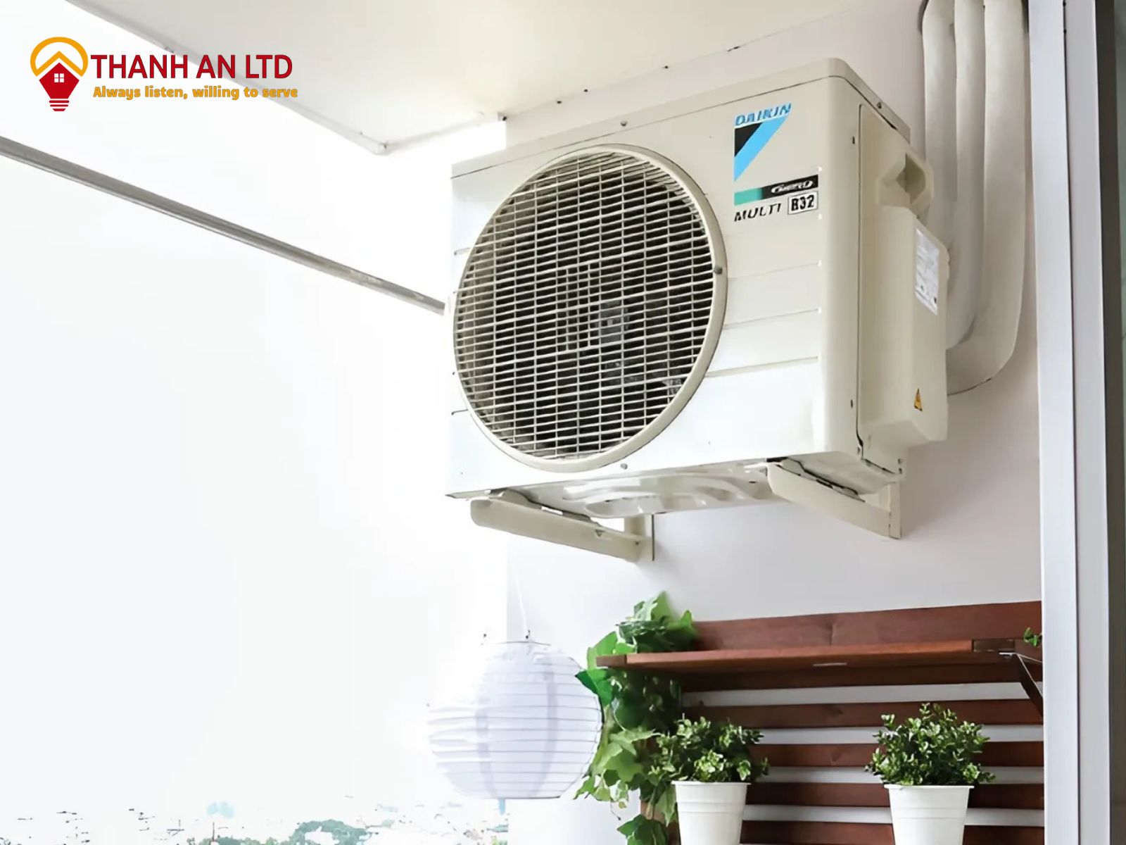 Hình ảnh dàn nóng máy lạnh Multi Daikin 4MKM68RVMV được lắp đặt tại ban công chung cư