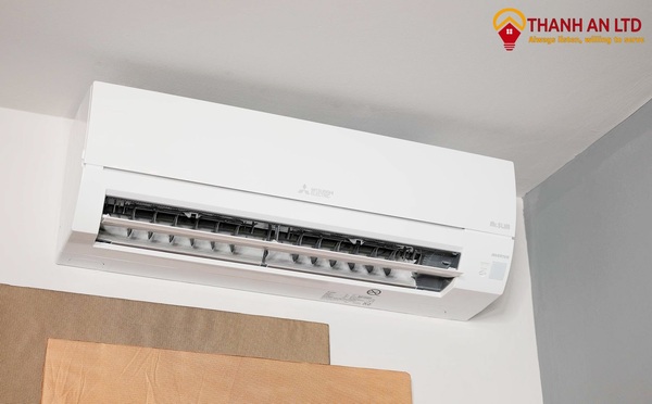 tắt máy lạnh trước khi ra ngoài giúp tiết kiệm điện